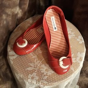Patent red/white buckle American Eagle flats